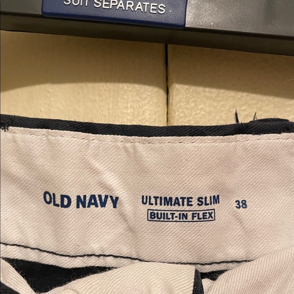 Old Navy Men's Dark Floral Patterned Shorts Size 38 - Picture 3 of 4